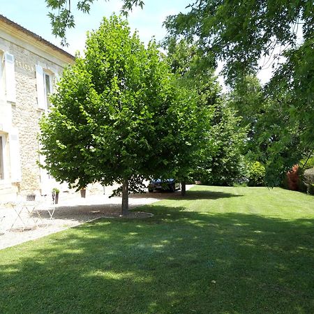 לינה וארוחת בוקר Saint-Aubin-de-Branne La Gentilhommiere מראה חיצוני תמונה